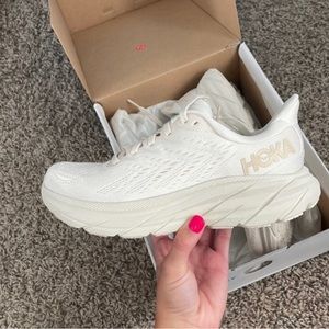 HOKA Clifton 8 Eggnog